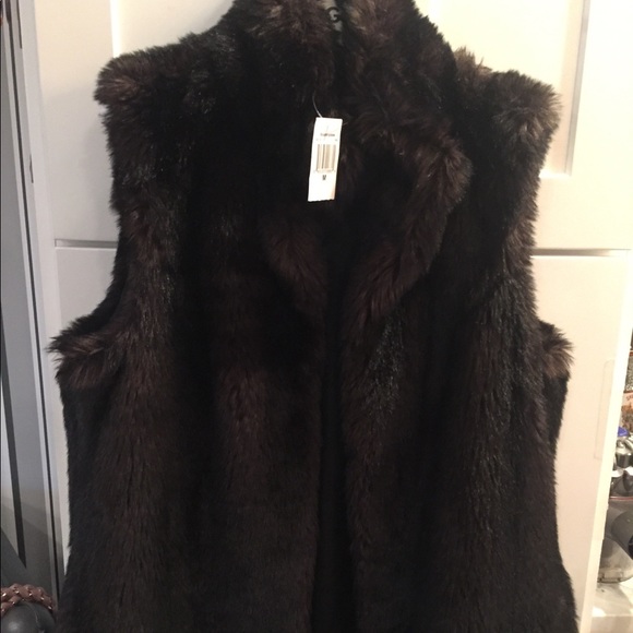 Aqua Brand faux fur vest standup collar Medium NWT - Picture 3 of 6